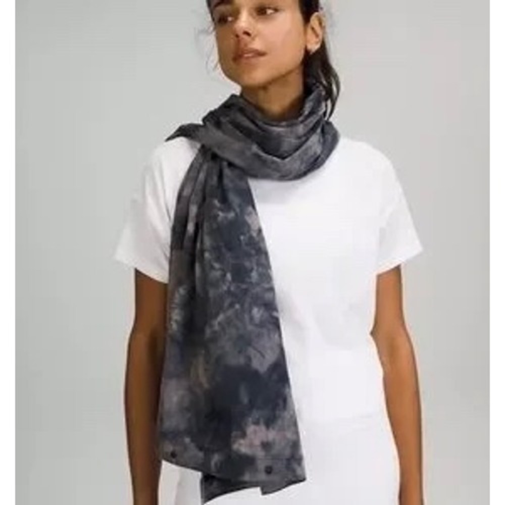 Lululemon Vinyasa Scarf Diamond Dye Graphite Grey Pink Pastel Snap Scarf‎ O/S